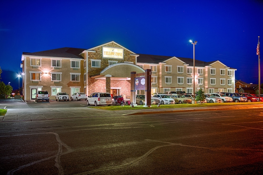 숙박 시설 정면 - 저녁/밤