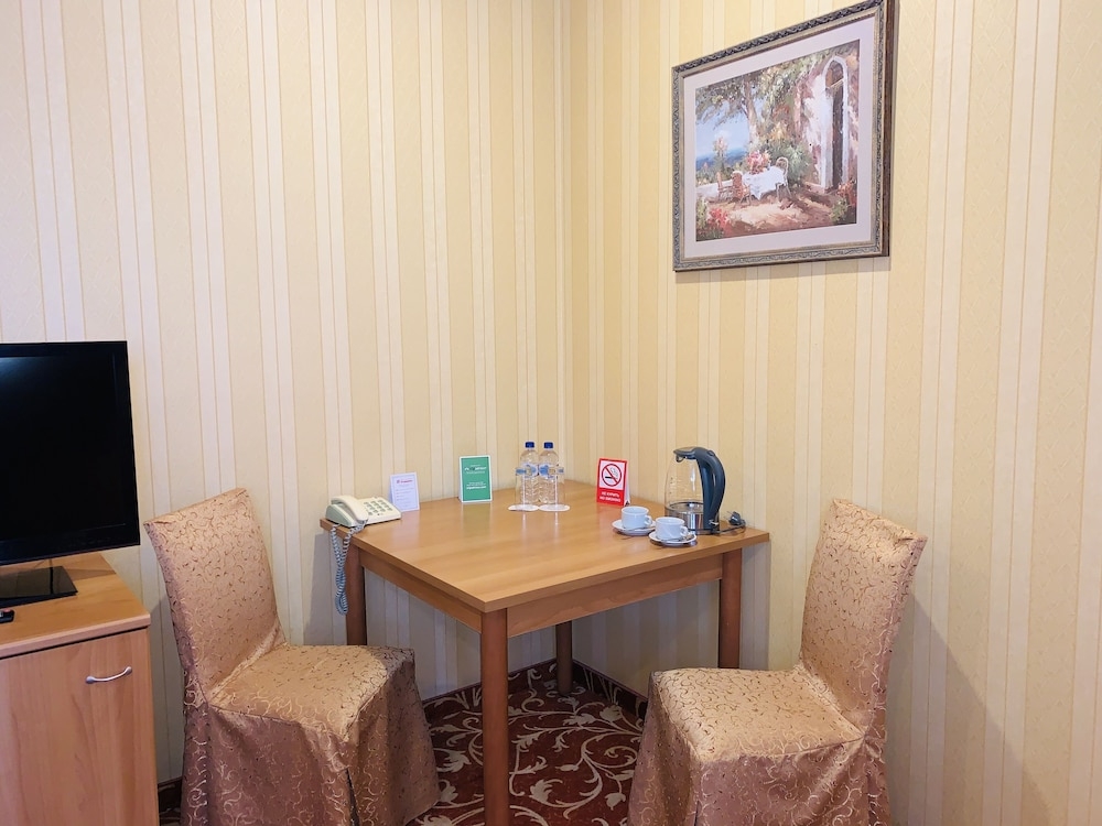 객실 내 식사 공간