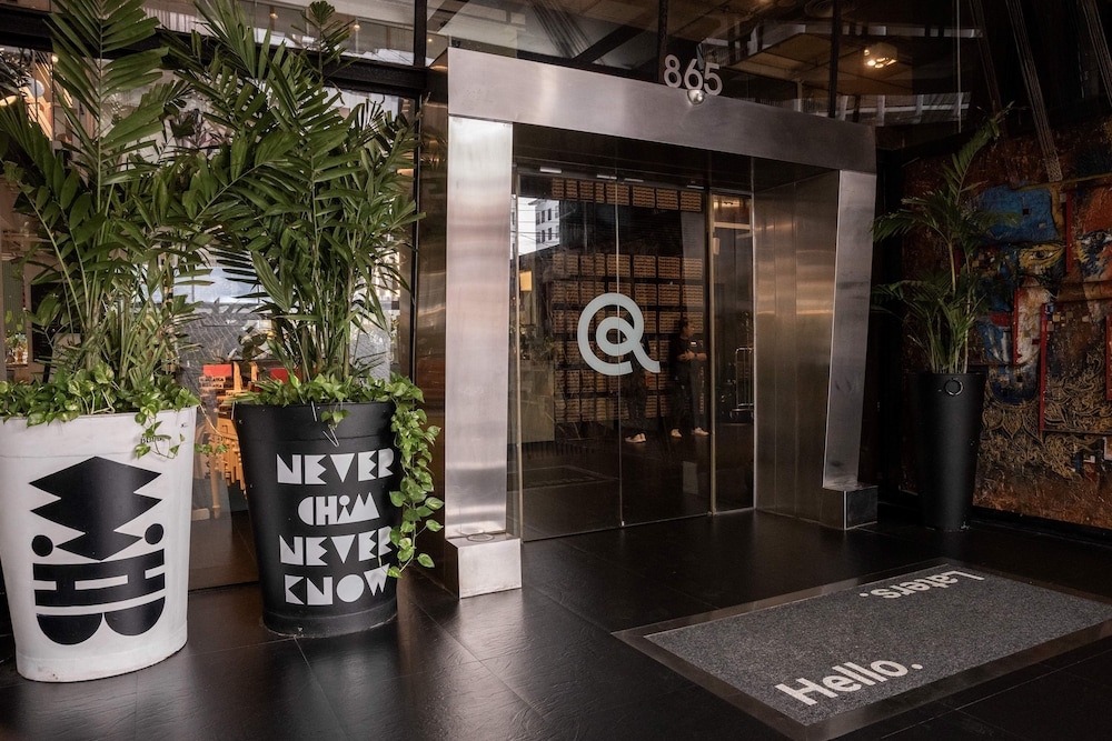 숙박 시설 입구