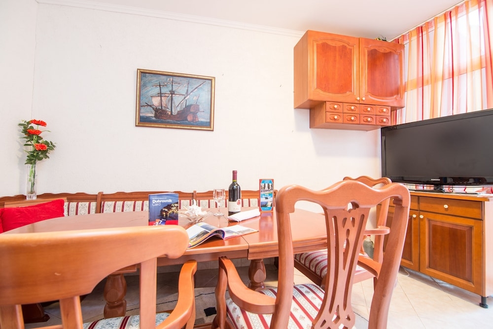 객실 내 식사 공간