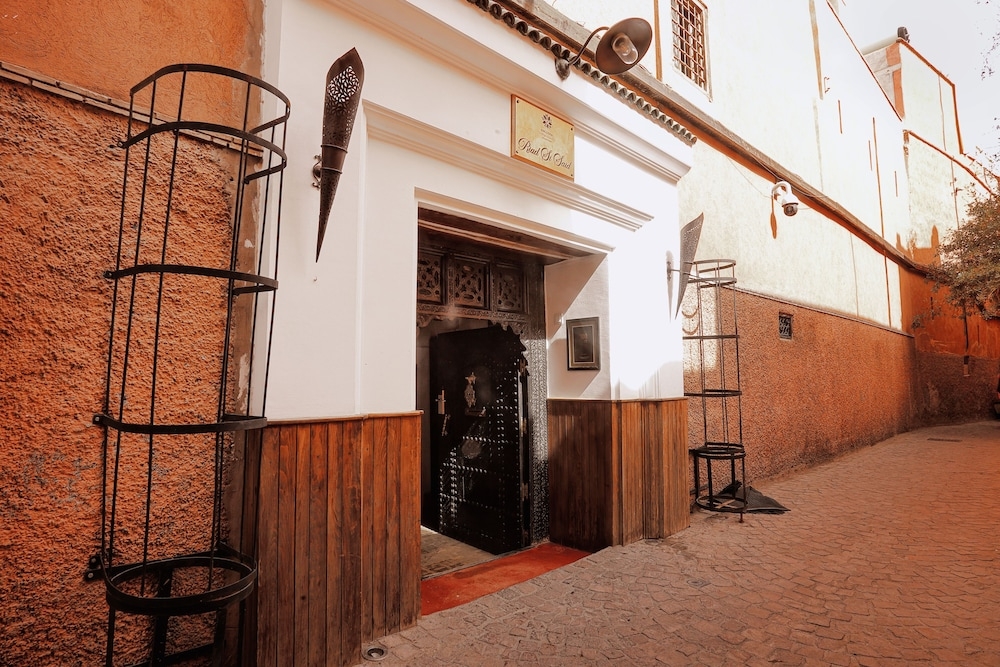 숙박 시설 정면