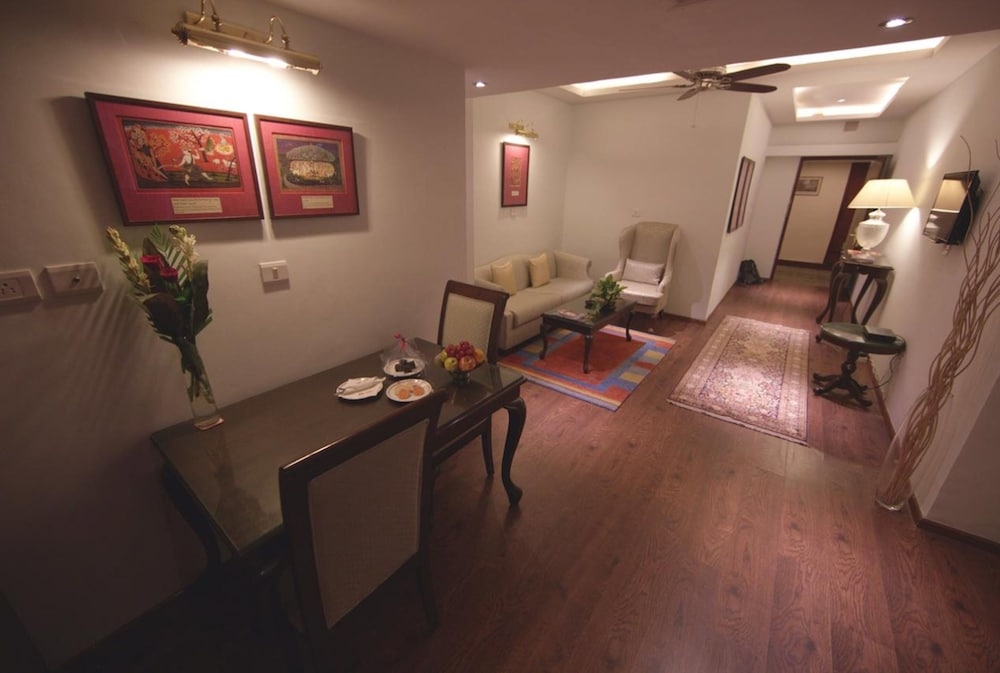 객실 내 식사 공간