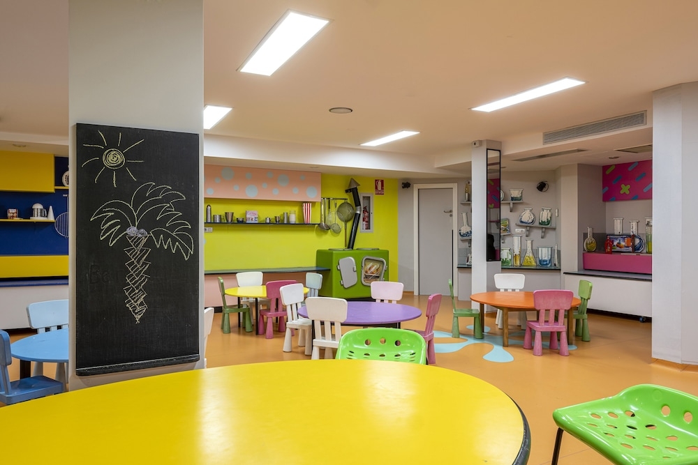 어린이 놀이 공간 - 실내