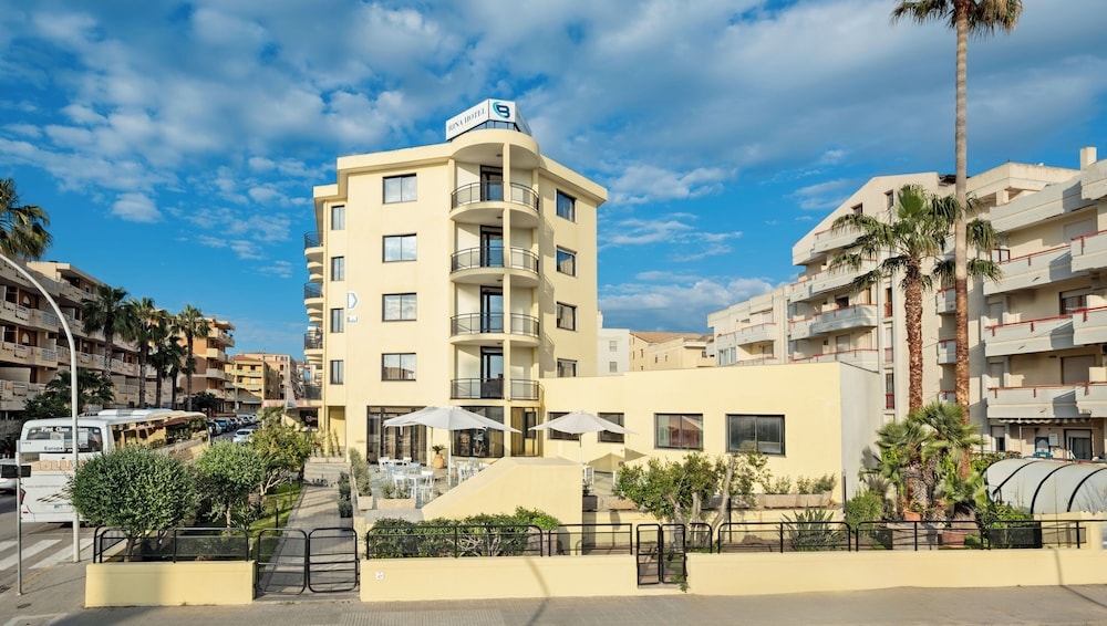 숙박 시설 정면