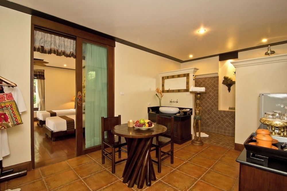 객실 내 식사 공간