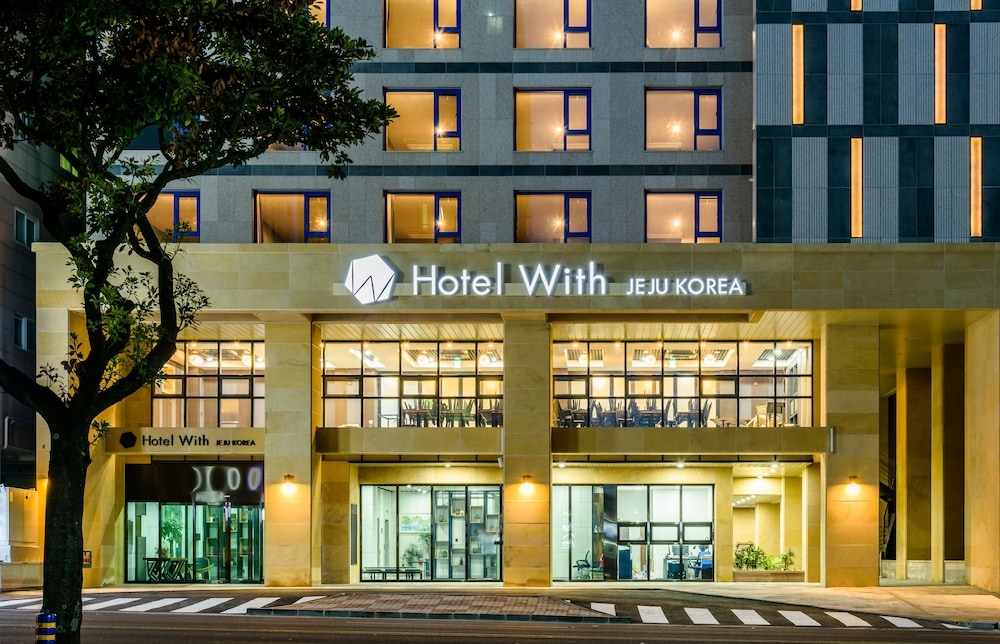 숙박 시설 입구