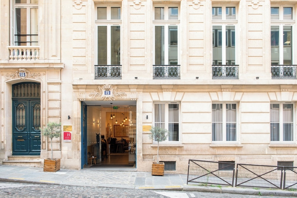 숙박 시설 정면