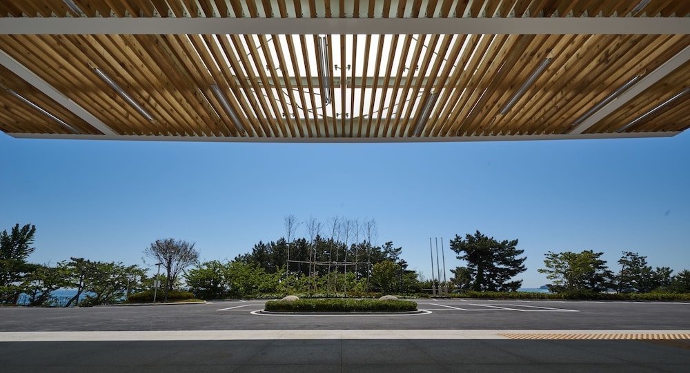 숙박 시설 입구