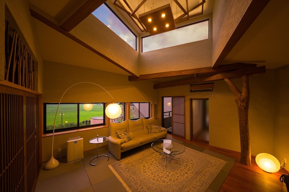 객실 내 식사 공간