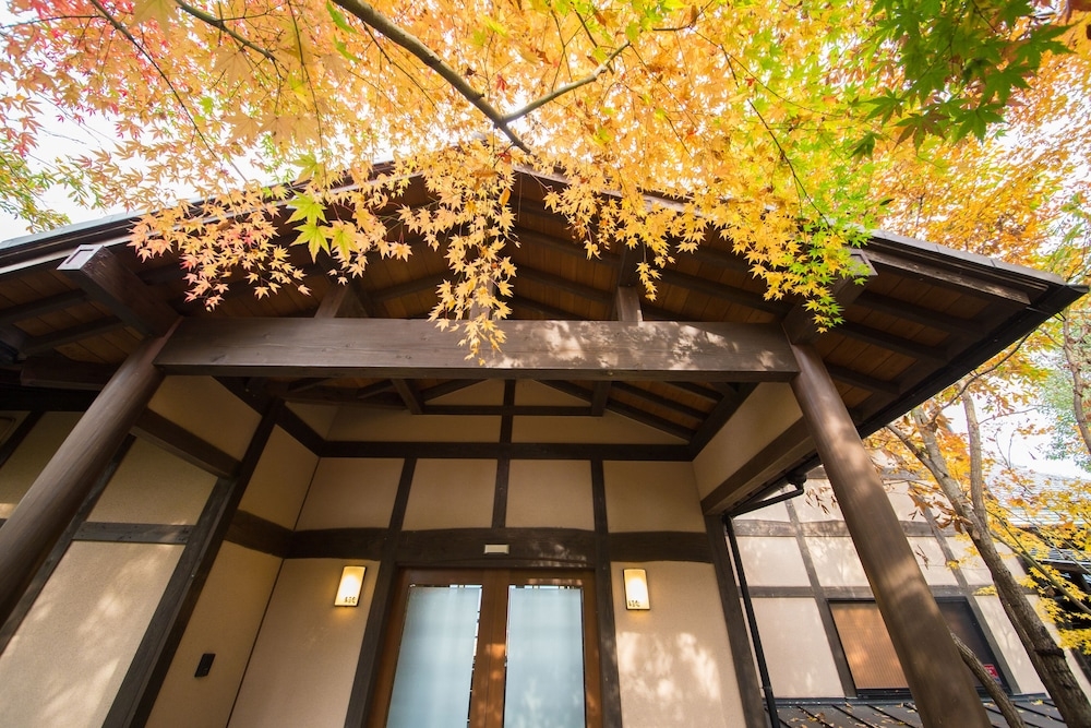 숙박 시설 입구