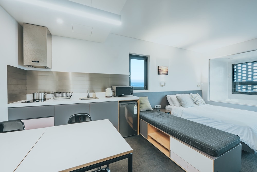 객실 내 식사 공간