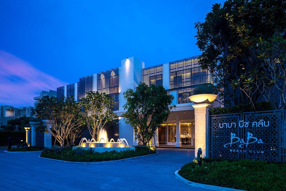 숙박 시설 정면 - 저녁/밤