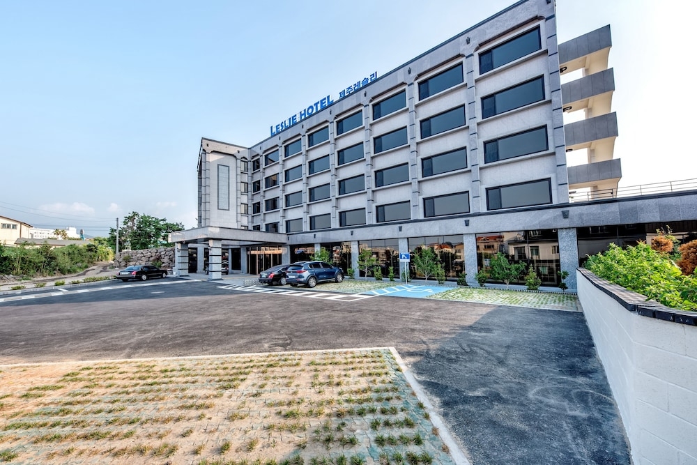 숙박 시설 정면