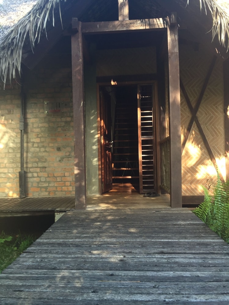 숙박 시설 입구