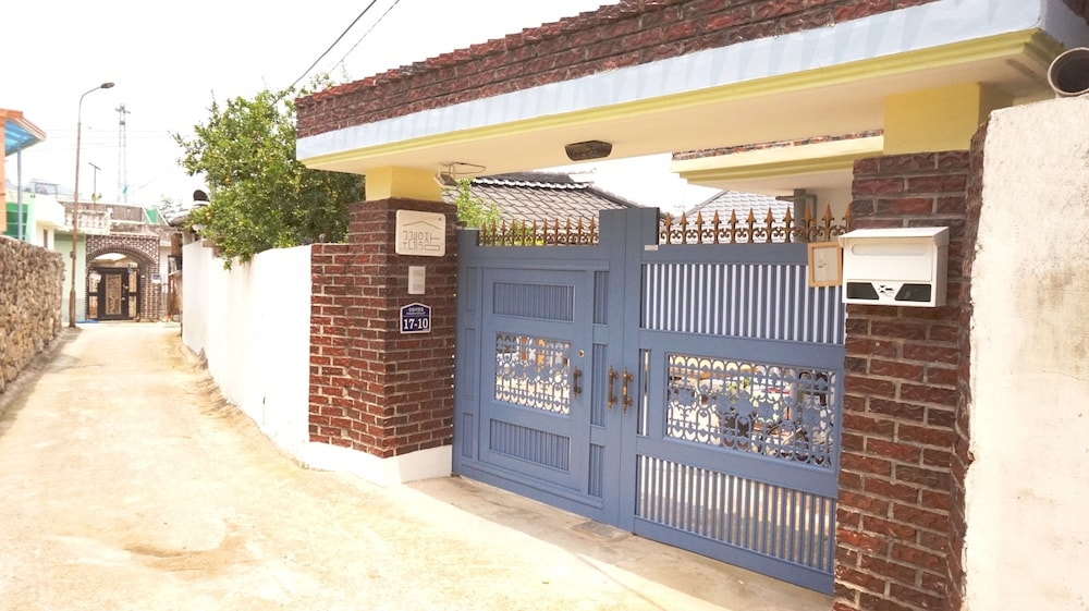 숙박 시설 입구