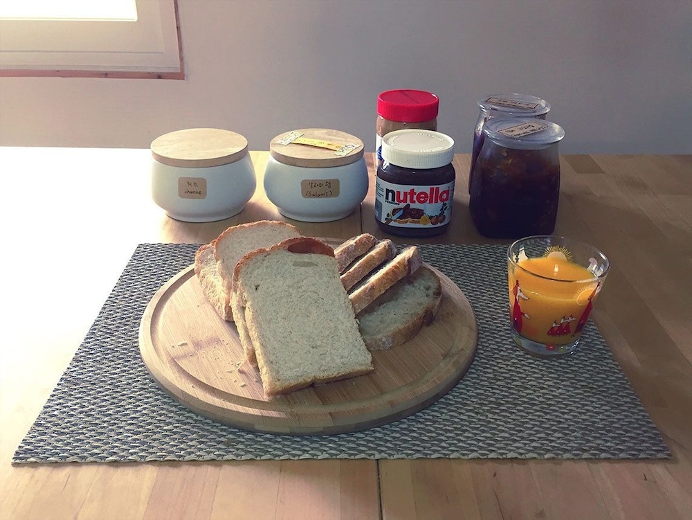 객실 내 식사 공간