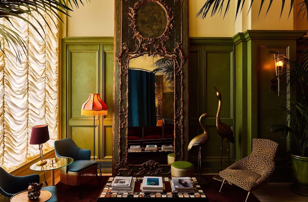 더 사이렌 호텔, 애쉬 호텔