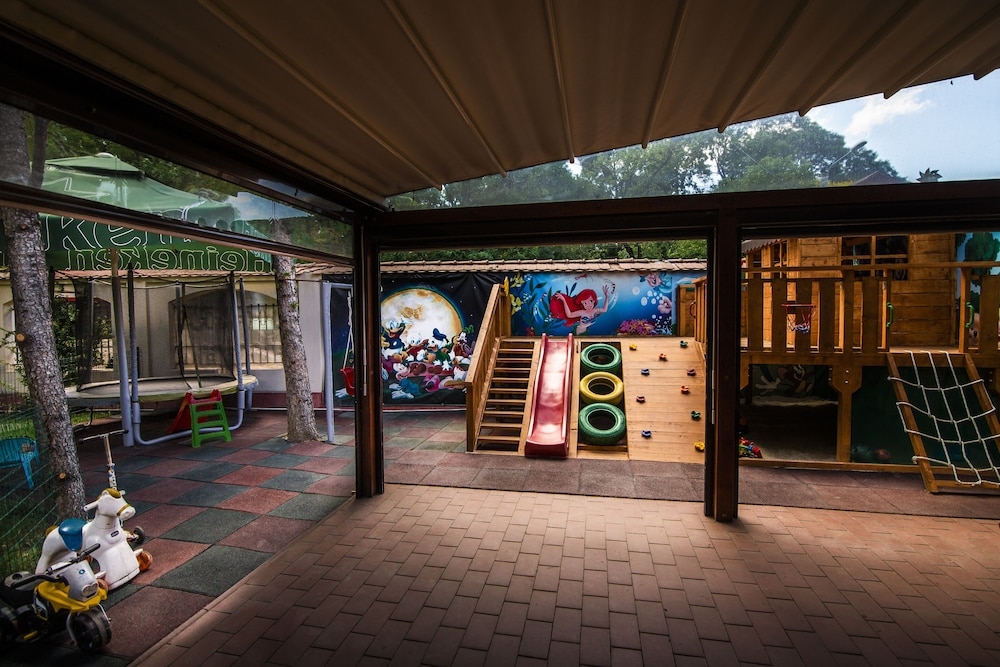 어린이 놀이 공간 - 야외