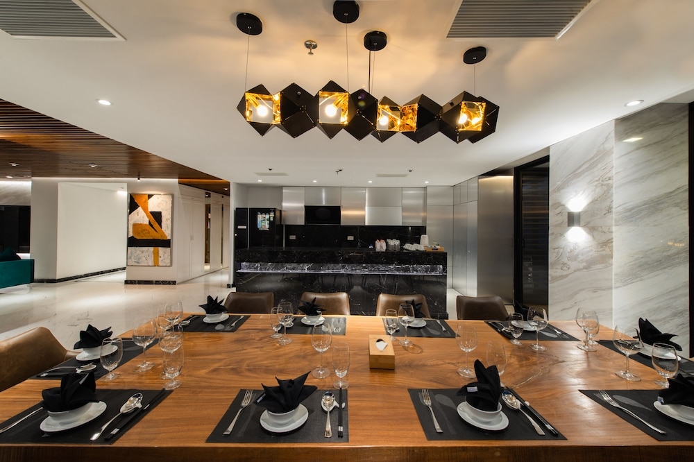 객실 내 식사 공간