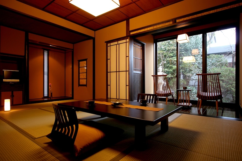 객실 내 식사 공간