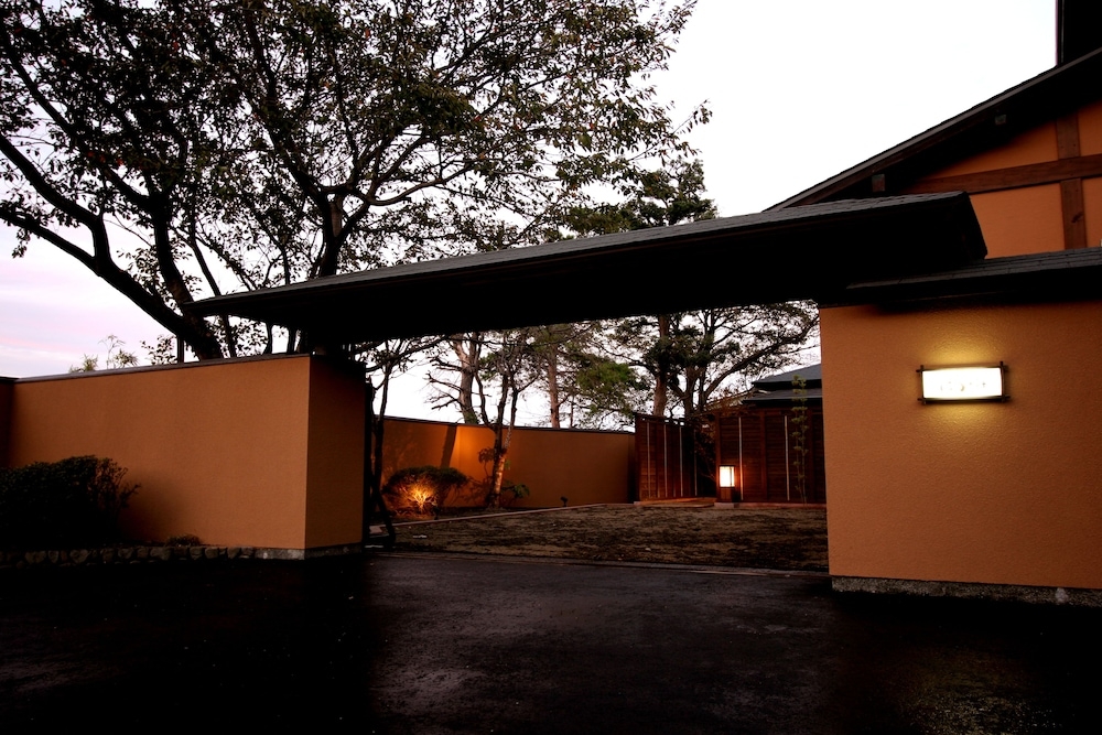 숙박 시설 입구