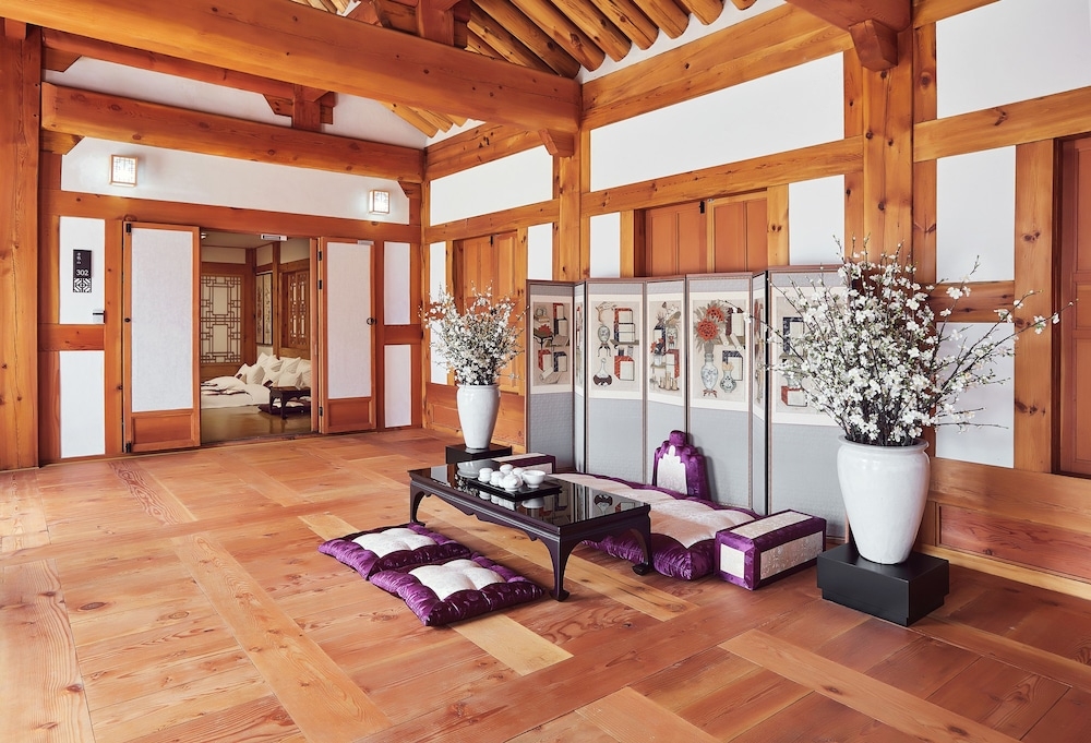 로비 좌석 공간