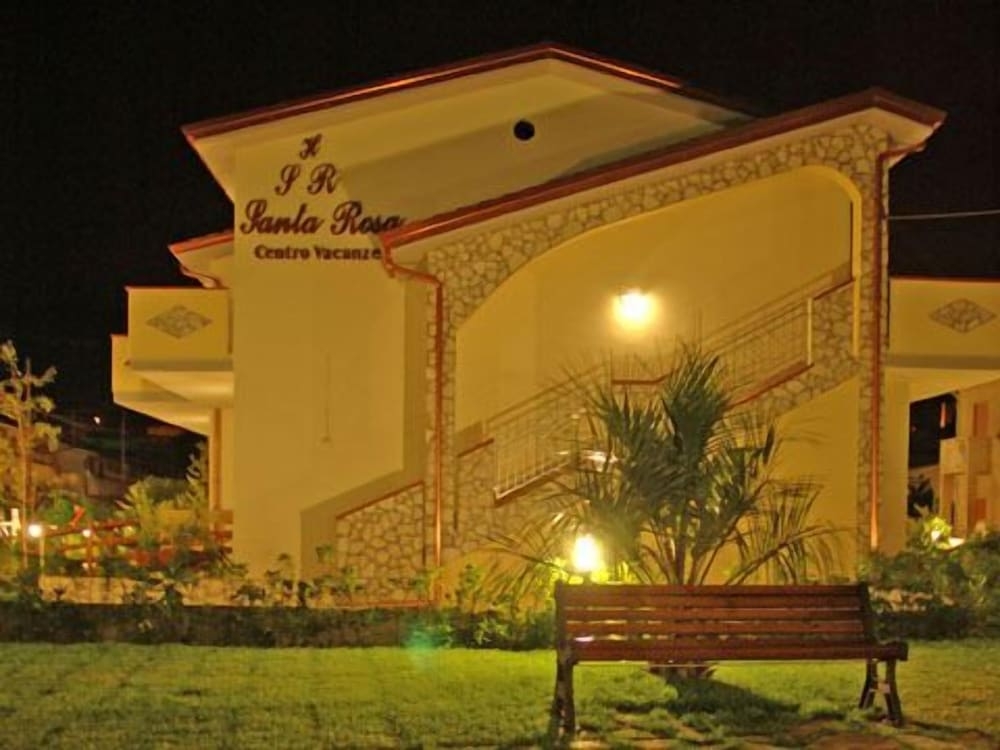 숙박 시설 정면 - 저녁/밤