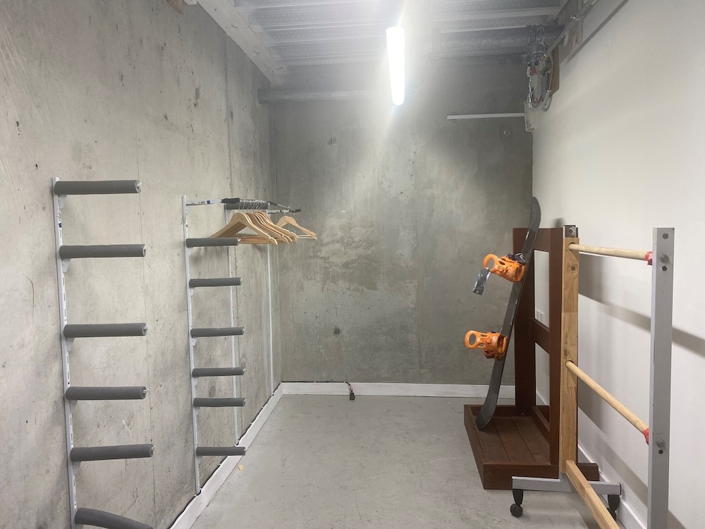 장비 보관 시설