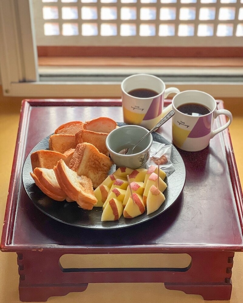 객실 내 식사 공간