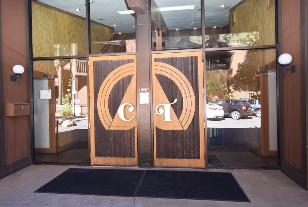 숙박 시설 입구