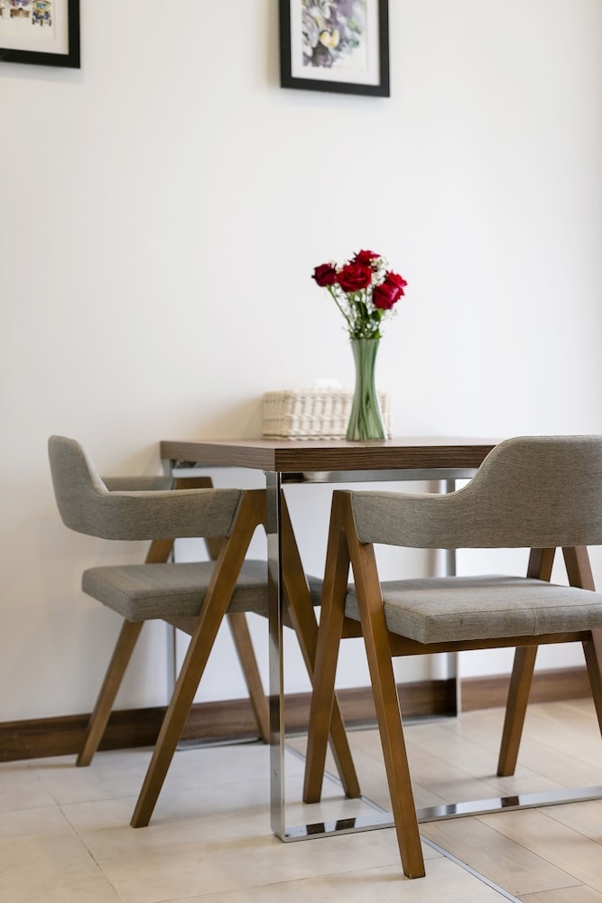 객실 내 식사 공간