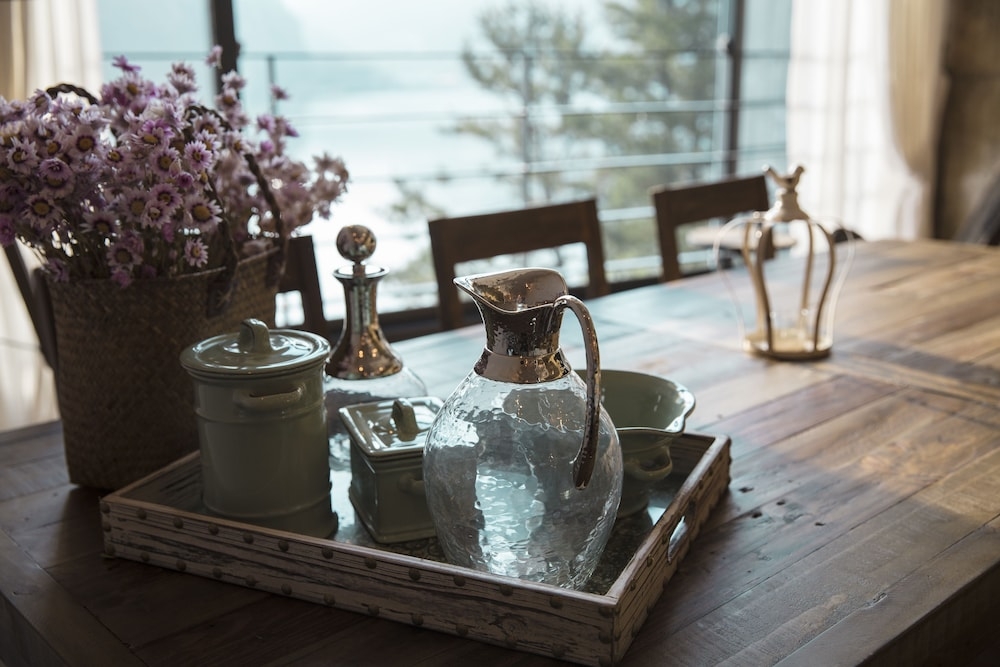 객실 내 식사 공간