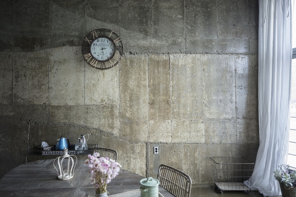 객실 내 식사 공간