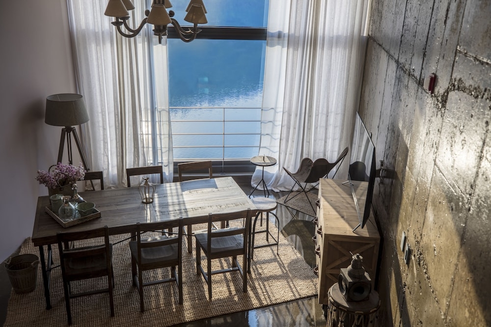 객실 내 식사 공간