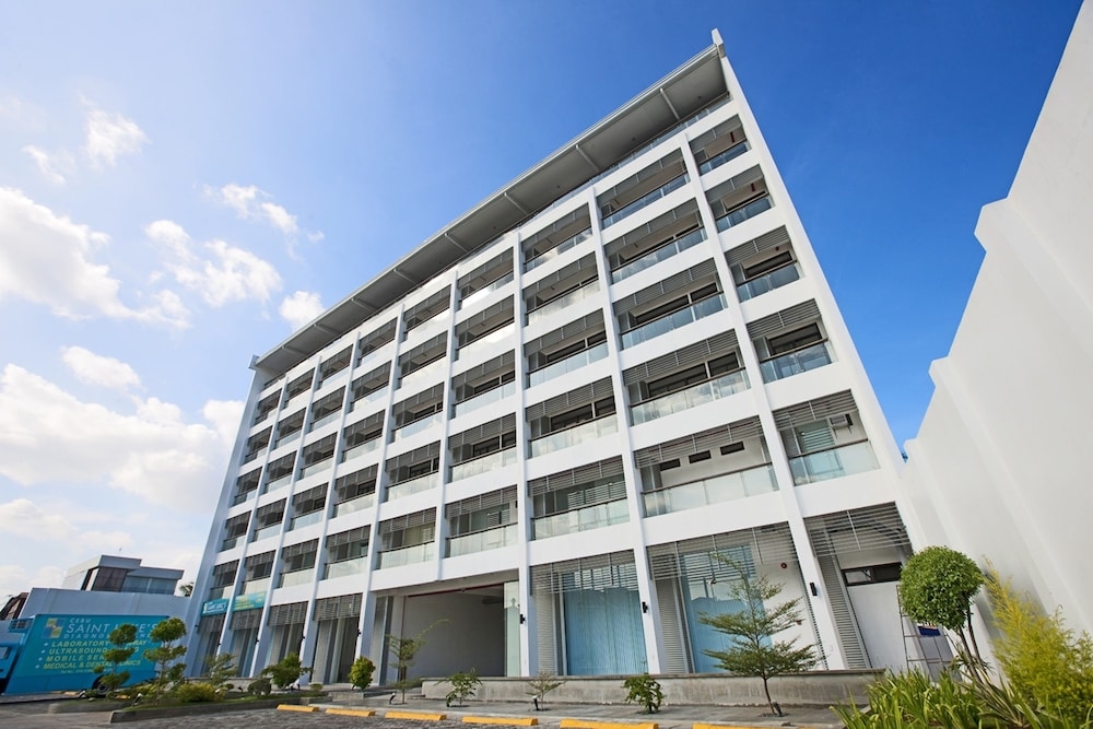 숙박 시설 정면 - 저녁/밤