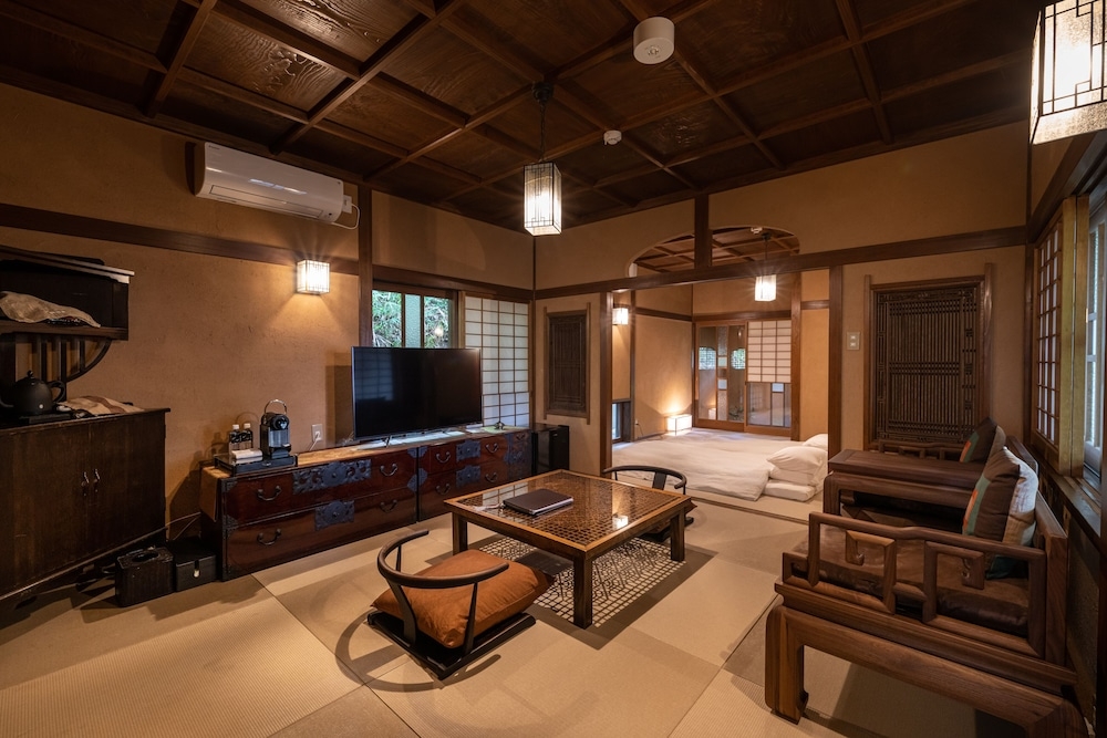 객실 내 식사 공간