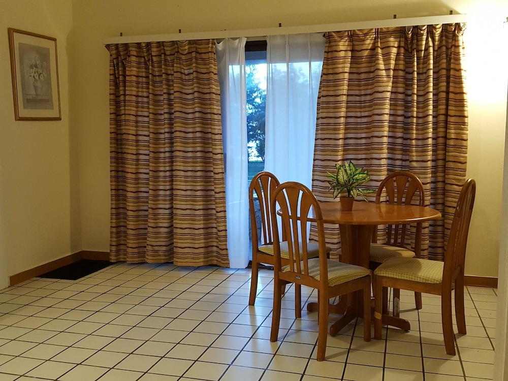 객실 내 식사 공간