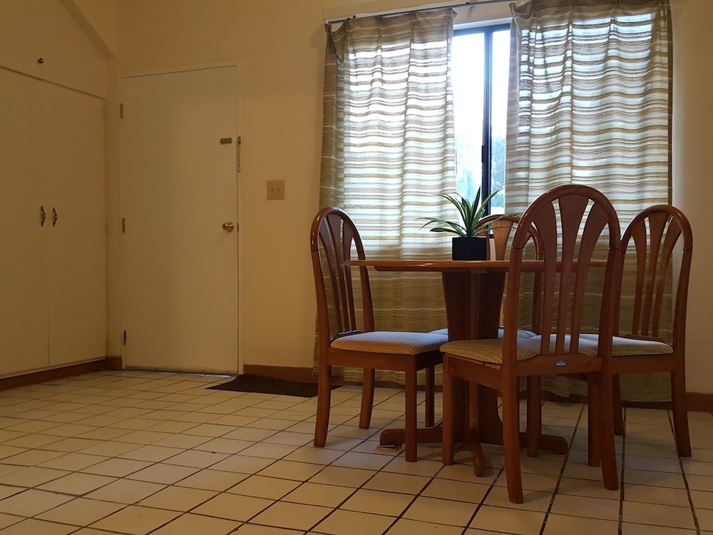 객실 내 식사 공간