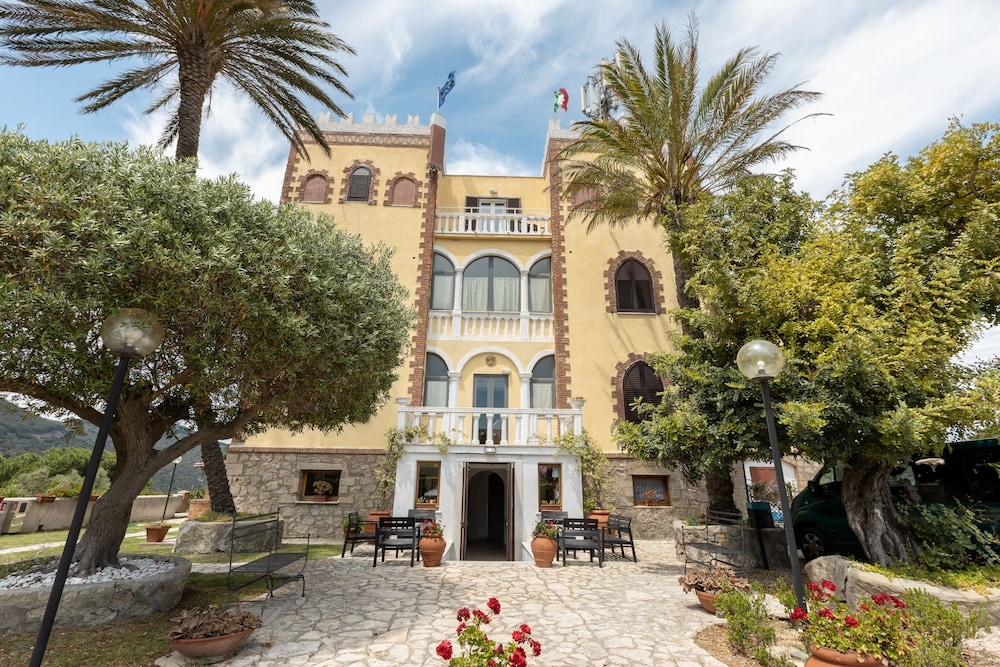 숙박 시설 정면