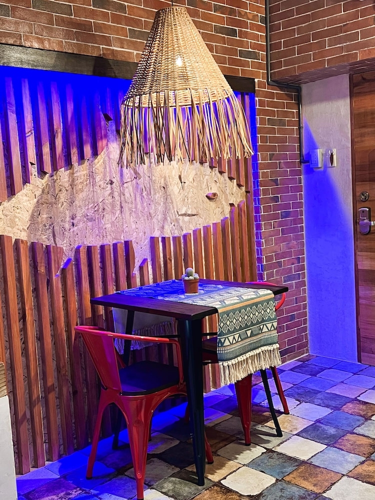 객실 내 식사 공간