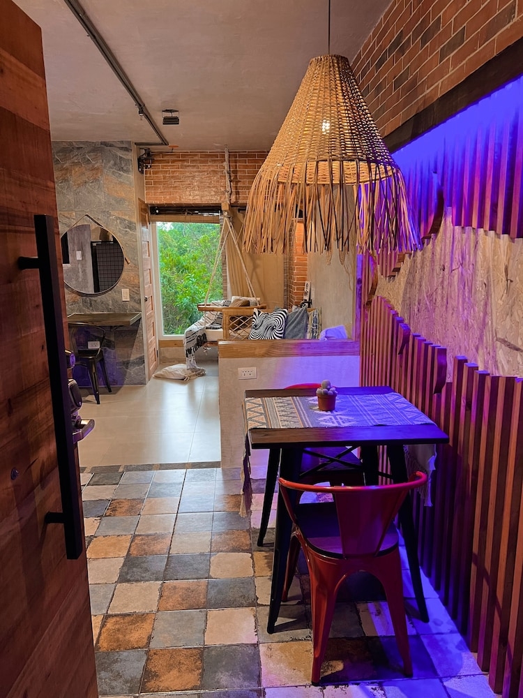 객실 내 식사 공간