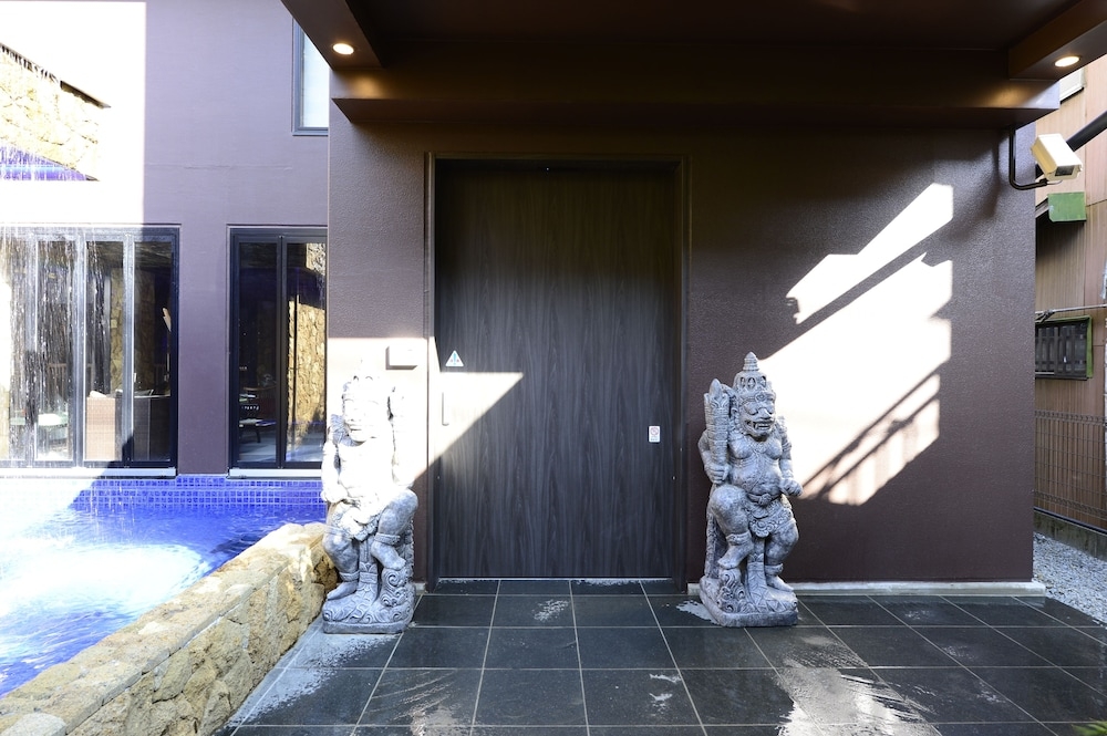 숙박 시설 정면