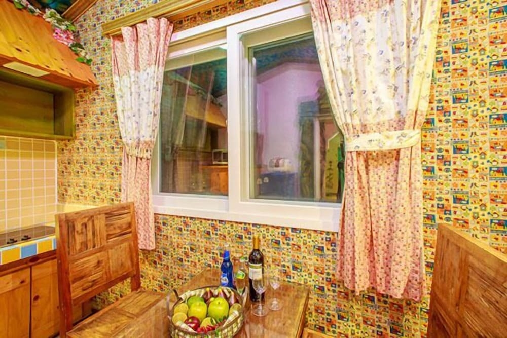 객실 내 식사 공간