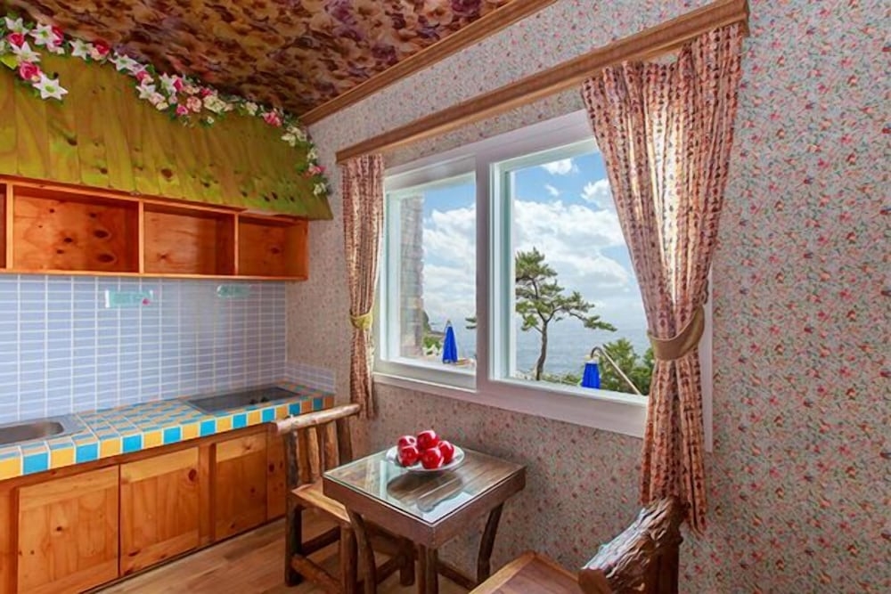 객실 내 식사 공간