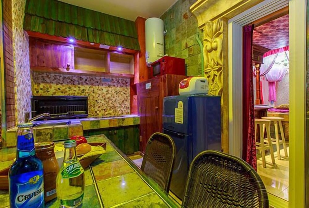 객실 내 식사 공간