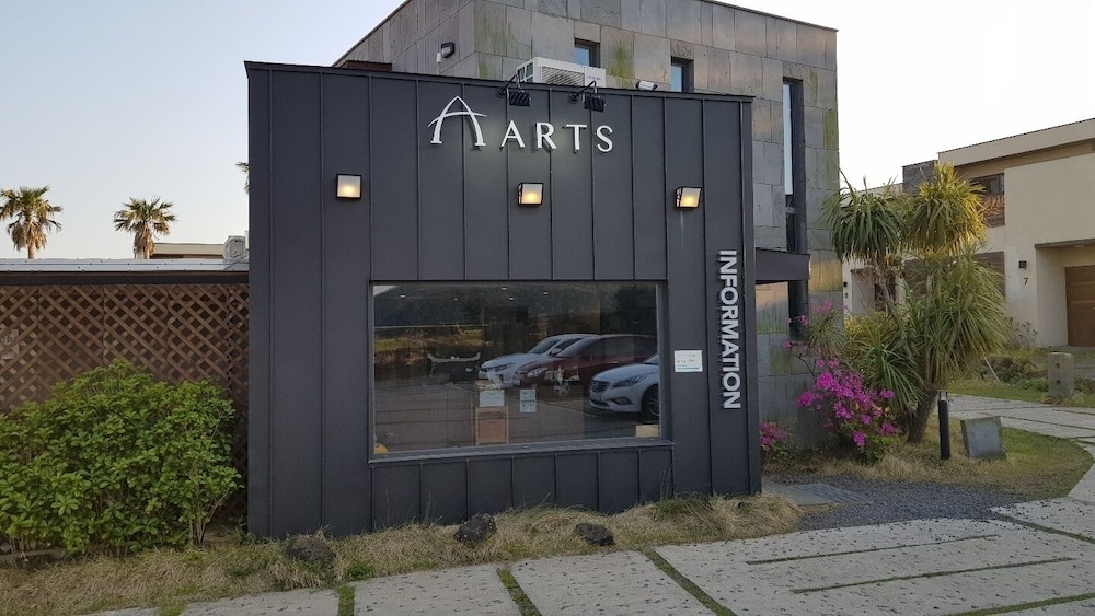 숙박 시설 입구