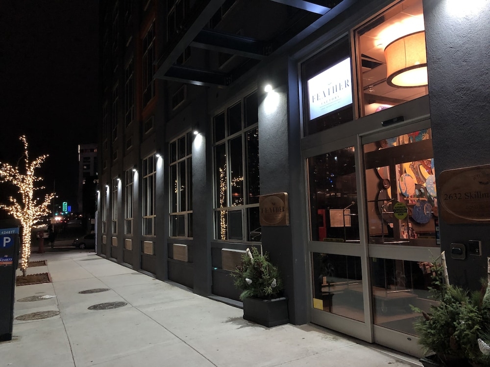 숙박 시설 정면 - 저녁/밤