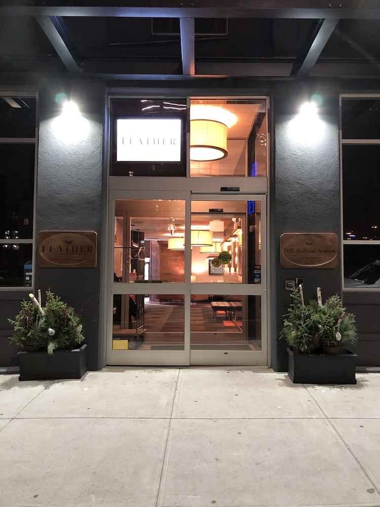 숙박 시설 정면 - 저녁/밤