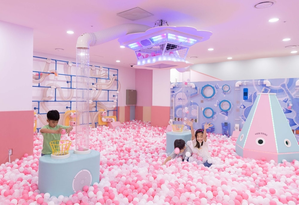 어린이 놀이 공간 - 실내