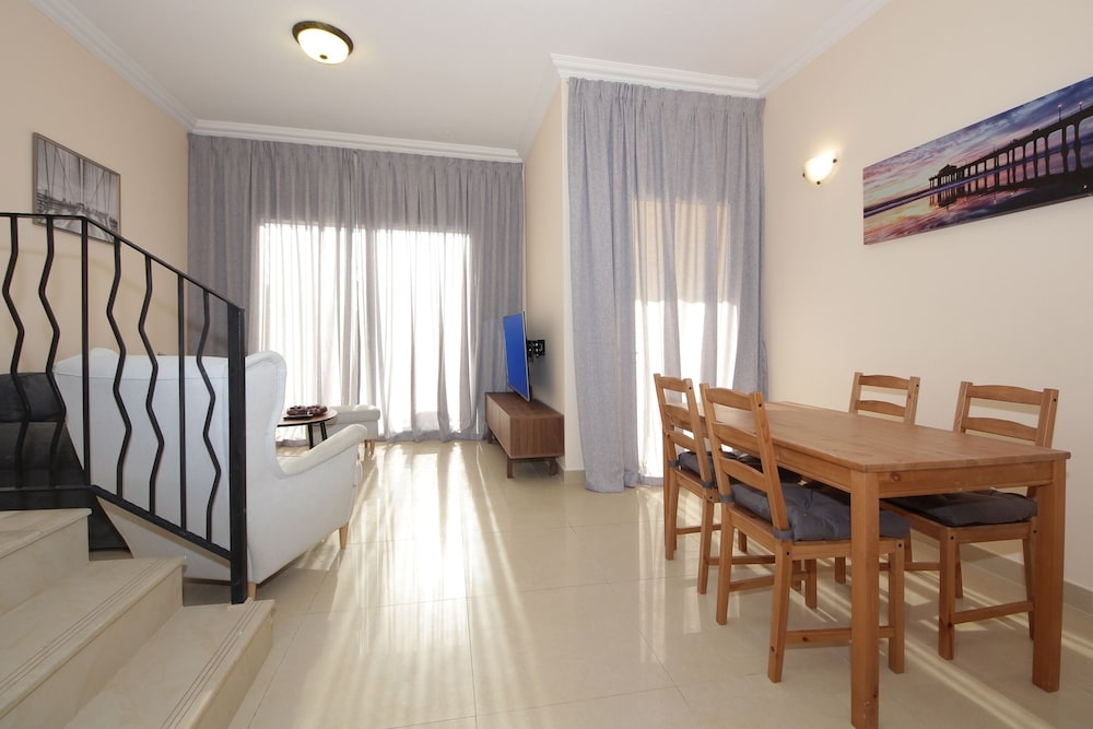 객실 내 식사 공간